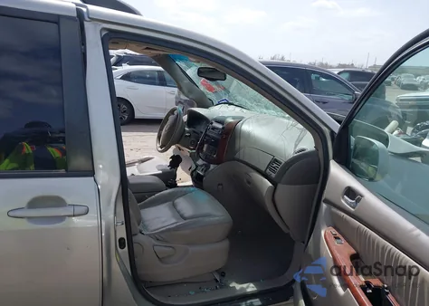 2004 Toyota Sienna Xle z USA, uszkodzony, nr VIN 5TDZA22C74S171323